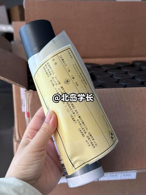 國外訂貨快半年了,終于到貨啦 寶馬原廠的泡沫清潔劑,可以清洗皮革